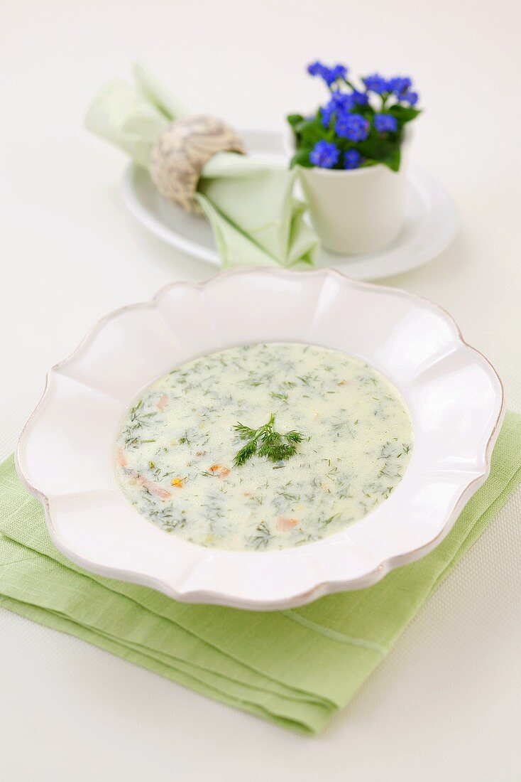 Dill soup with edible flowers and a posy of forget-me-nots