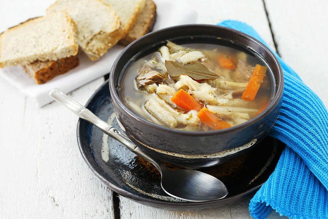 Kuttel-Suppe mit Rindfleisch und Gemüse