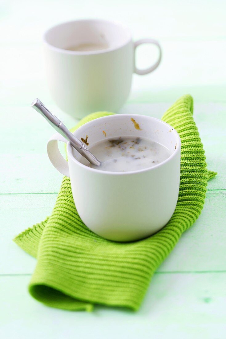 Sauerampfersuppe mit gekochtem Ei