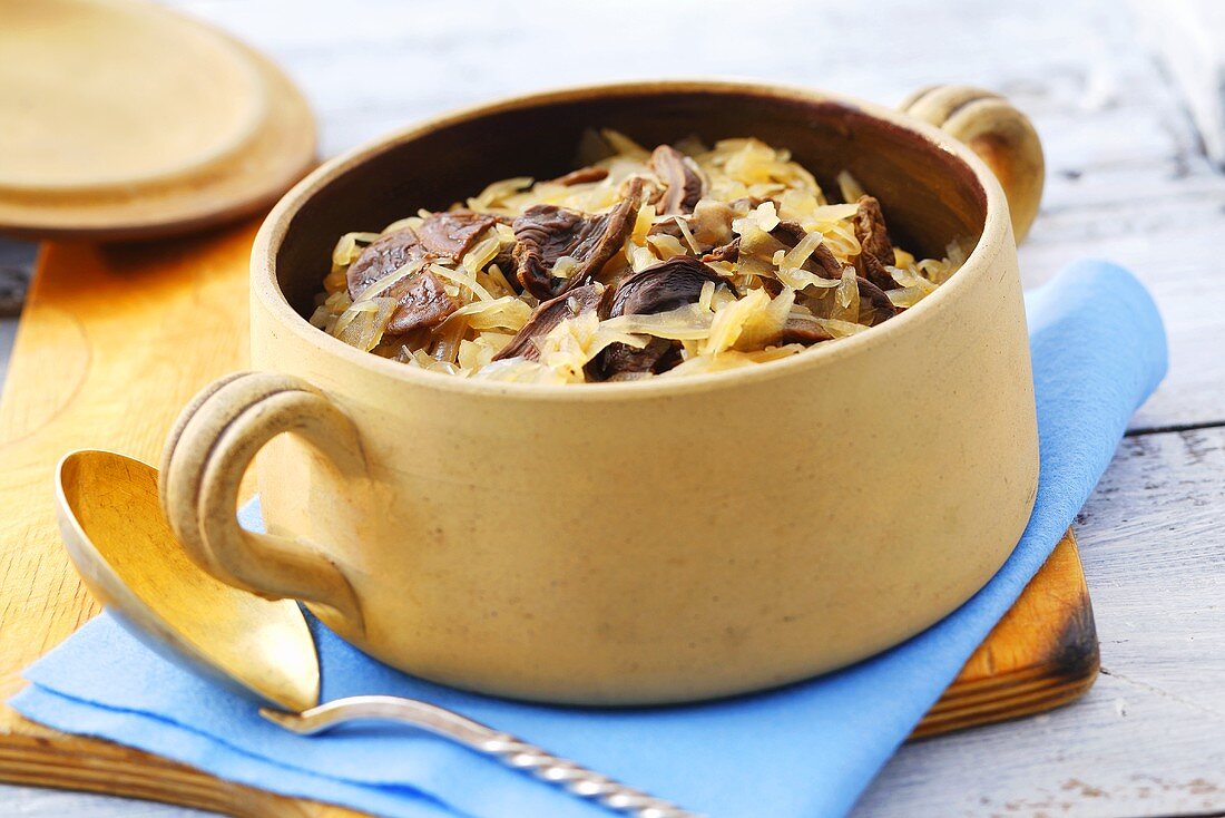 Sauerkraut mit getrockneten Pilzen zu Weihnachten