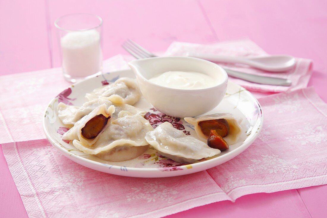 Plum ravioli and cream