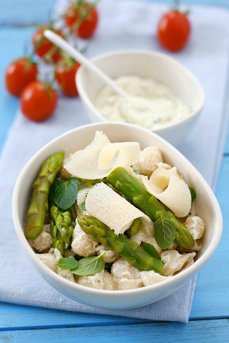 Conchiglie mit Sahnesauce, Spargel und Parmesan