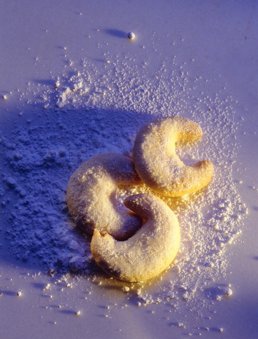 Vanilla Crescent-shaped Holiday Pastry