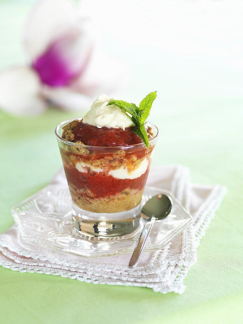 Layered dessert of ginger biscuits, rhubarb compote, cream