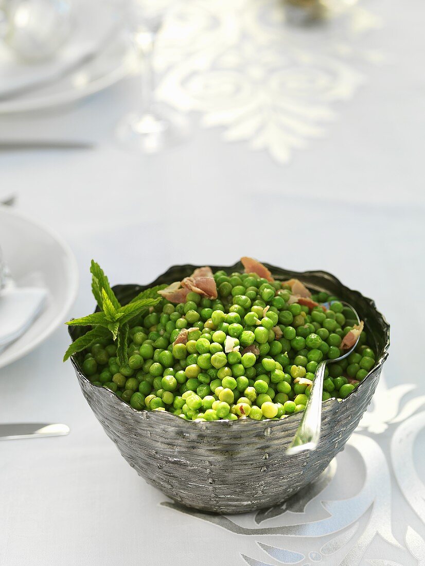 Peas with bacon and mint