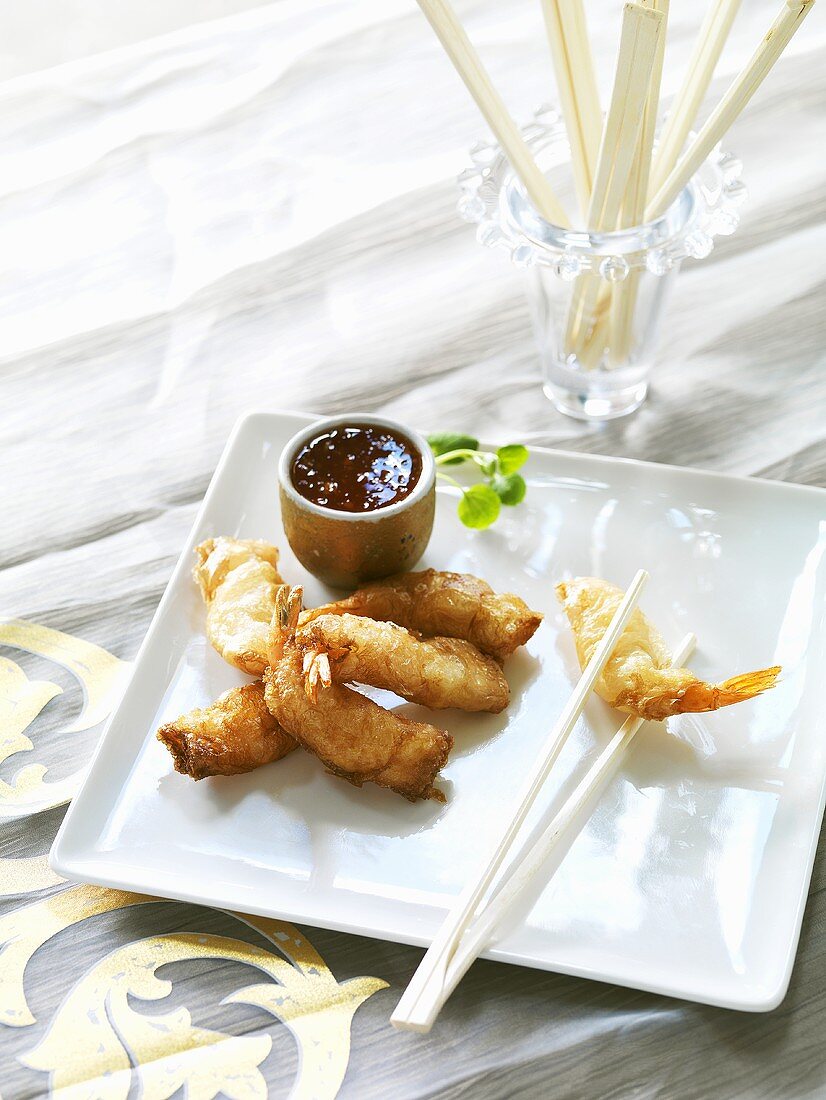 Deep-fried prawns in filo pastry