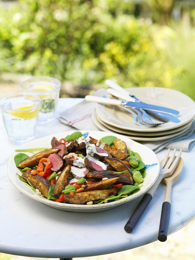 Gemischter Salat mit Kumara und Rinderfilet