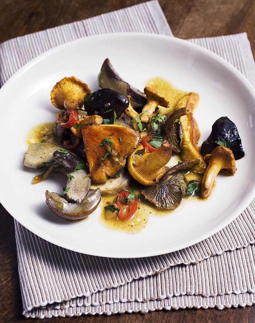 Fried mushrooms with olive oil, chilli and basil