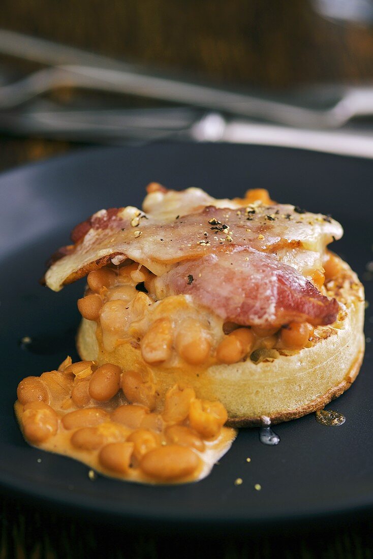 Bacon and beans on crumpet