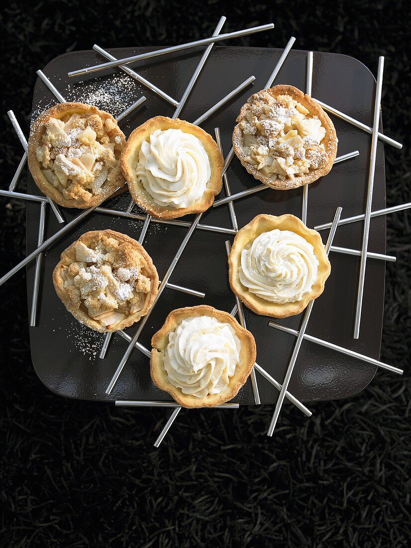 Soft cheese tarts with ginger and apple crumble tarts