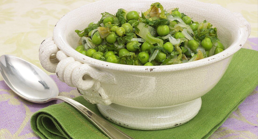 Green beans with shredded lettuce