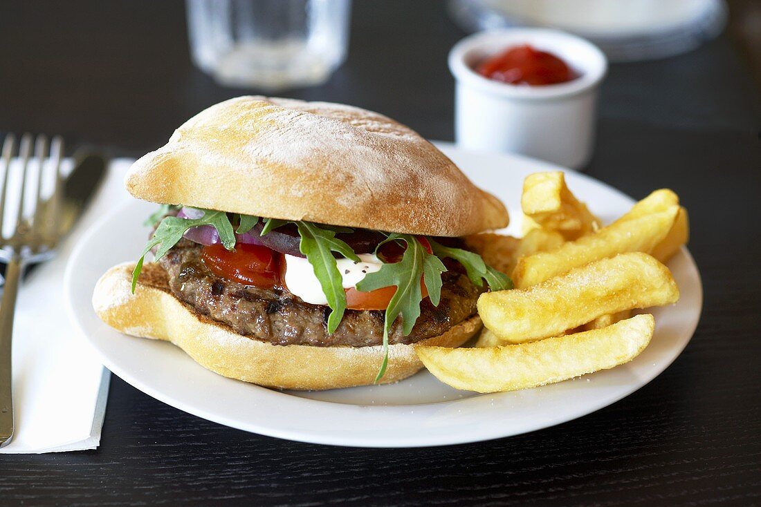 Hamburger mit Pommes