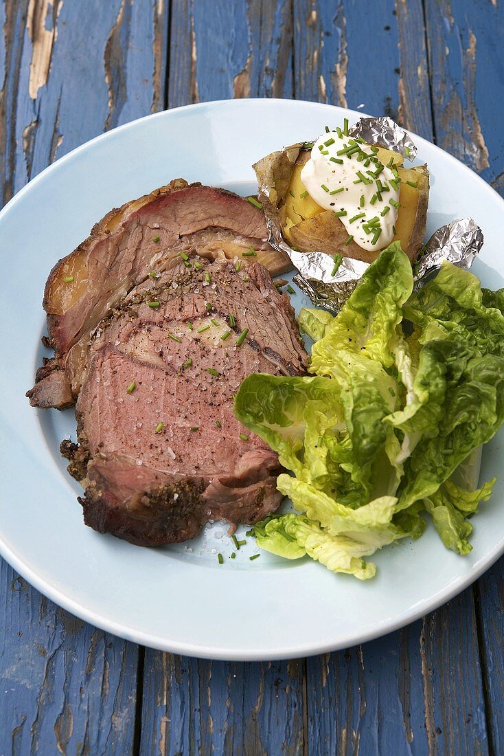 Roast beef with lettuce and baked potato