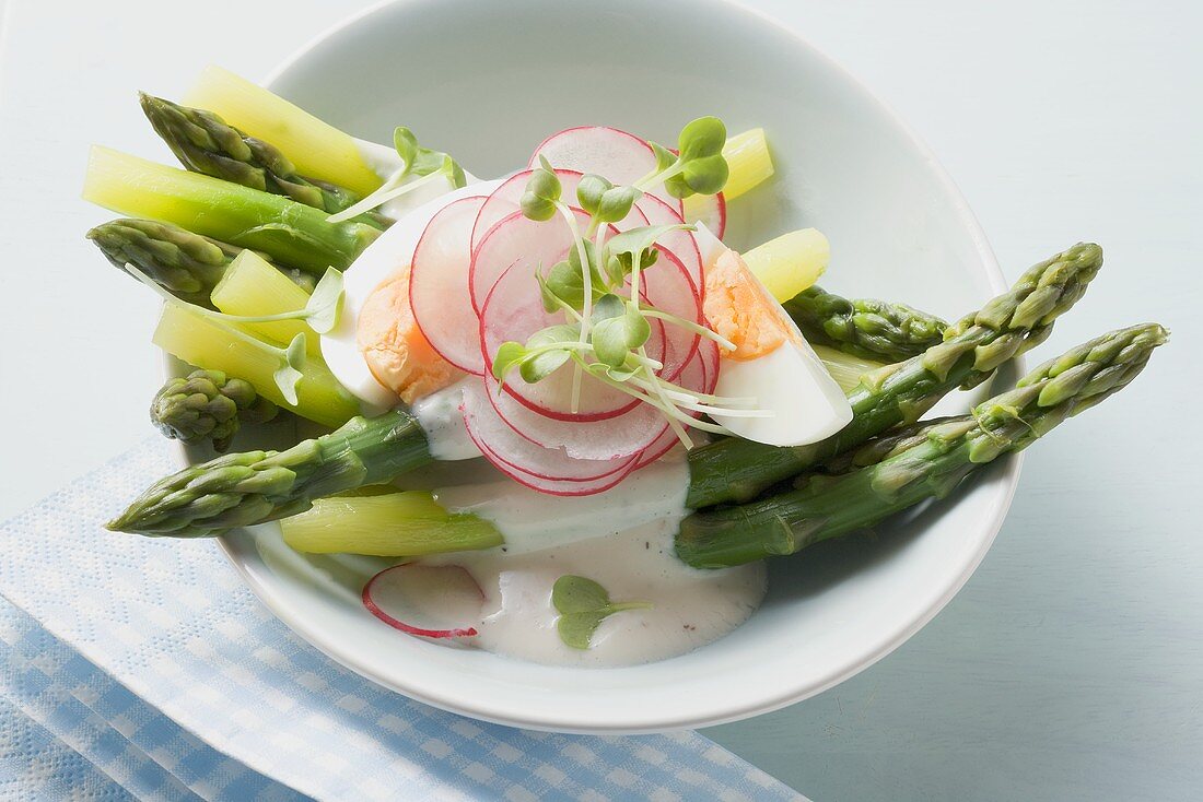 Green asparagus with tofu dressing