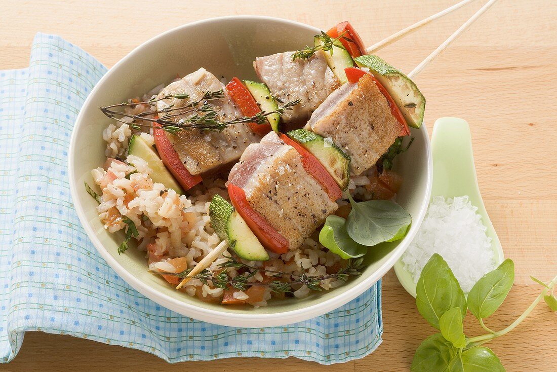 Tuna kebabs on brown rice