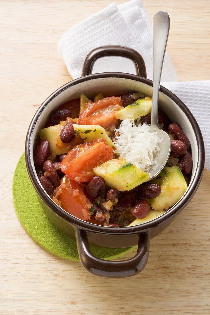 Cooked cucumber with red kidney beans