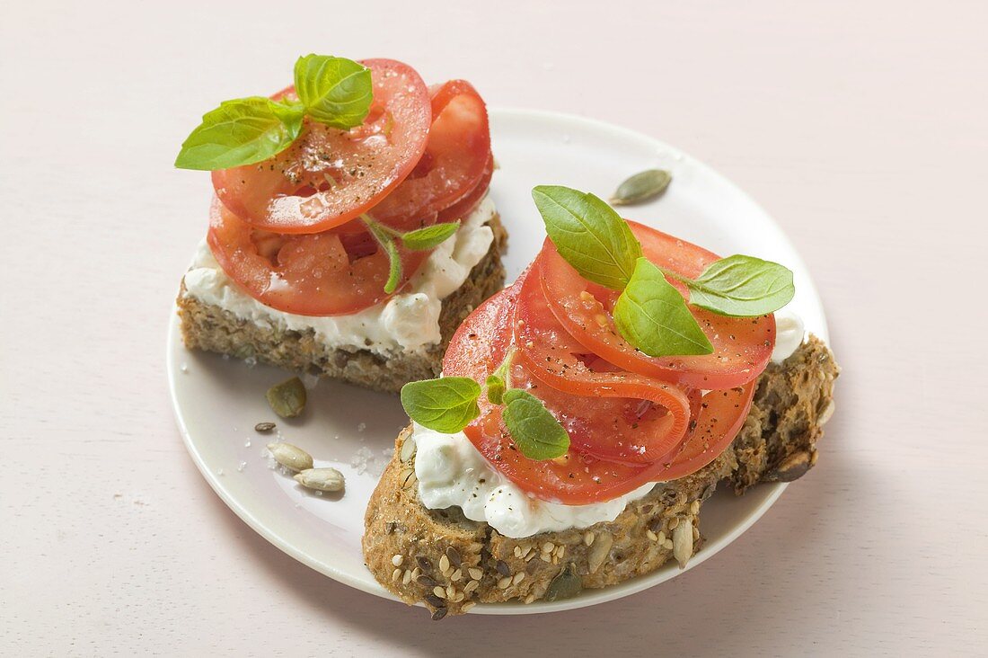 Tomaten-Frischkäse-Brot