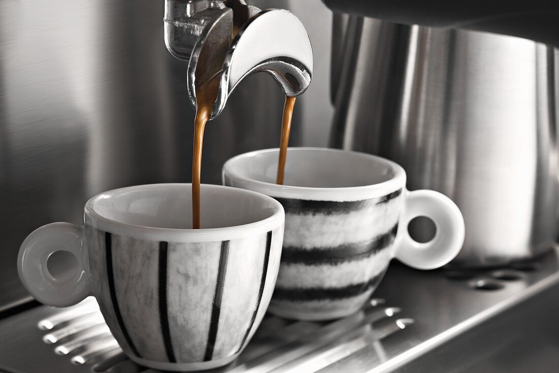 Espresso running into espresso cups