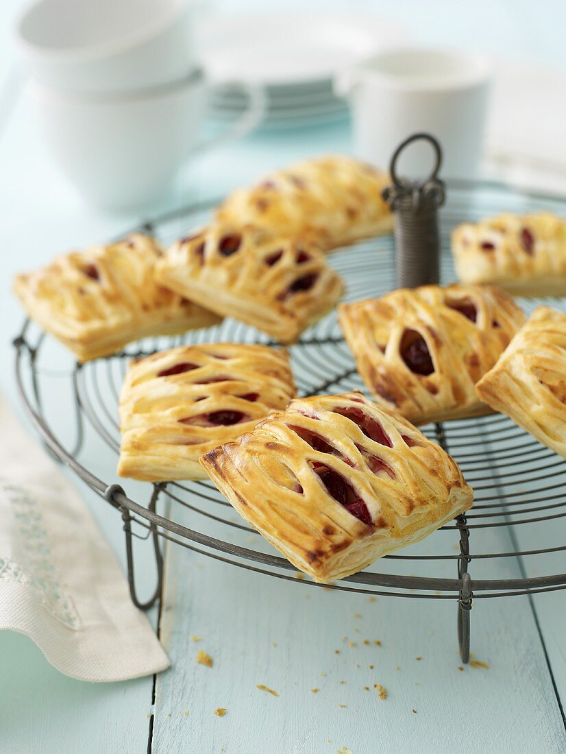 Puff pastries with quark and jam filling on cake rack