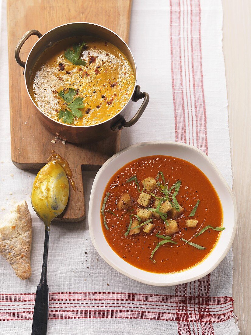 Kürbissuppe mit Kokosmilch und Süß-scharfe Tomatensuppe