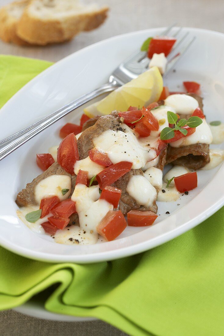 Veal escalopes with mozzarella and tomatoes