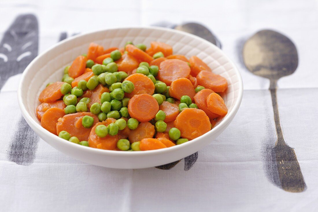 Buttered carrots with peas