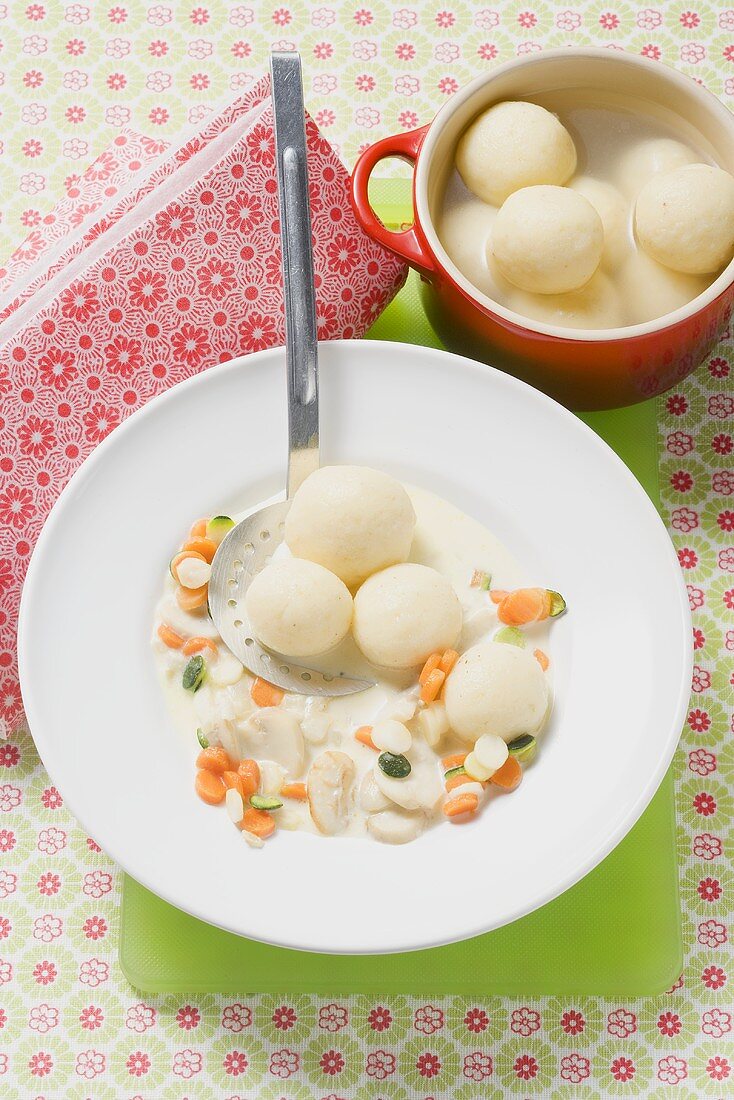 Gnocchi with creamed vegetables
