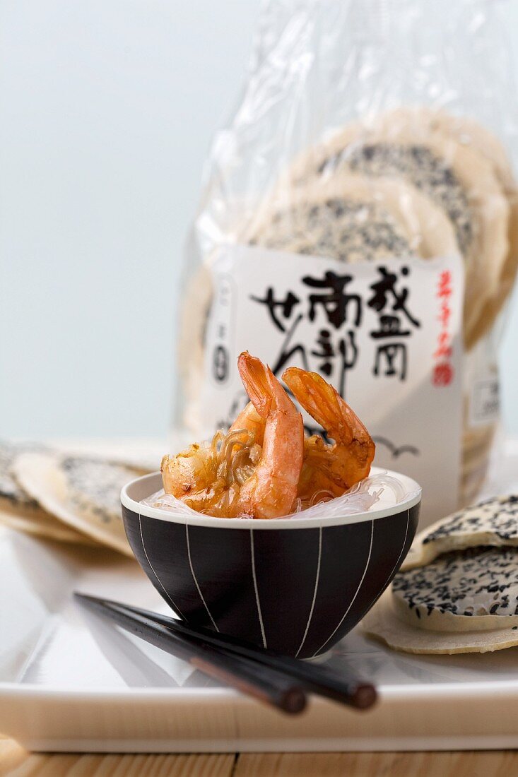 Garnelen auf Reisnudeln gefüllt mit Garnelen-Ingwer-Creme