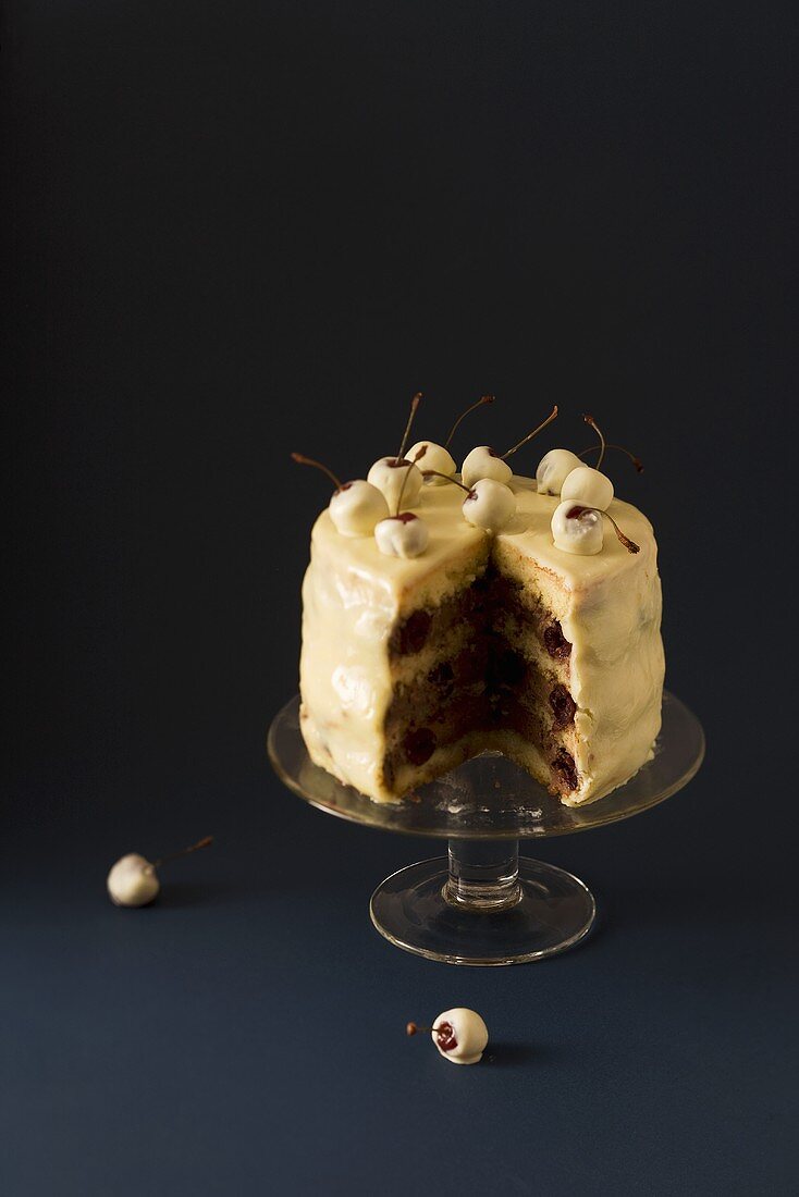 Schwarzwälderkirsch mit Schokosahne und weisser Schokoladenhülle