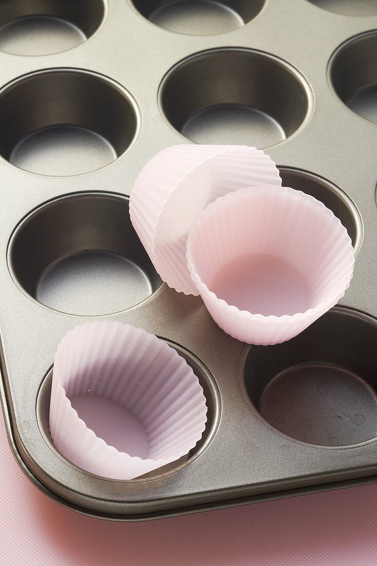Muffin tin with paper cases