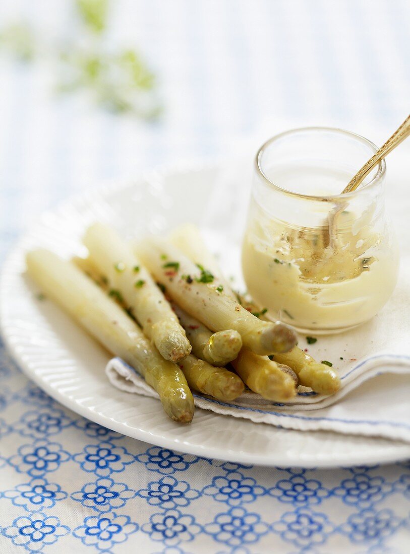 Weisser Spargel mit Mayonnaise