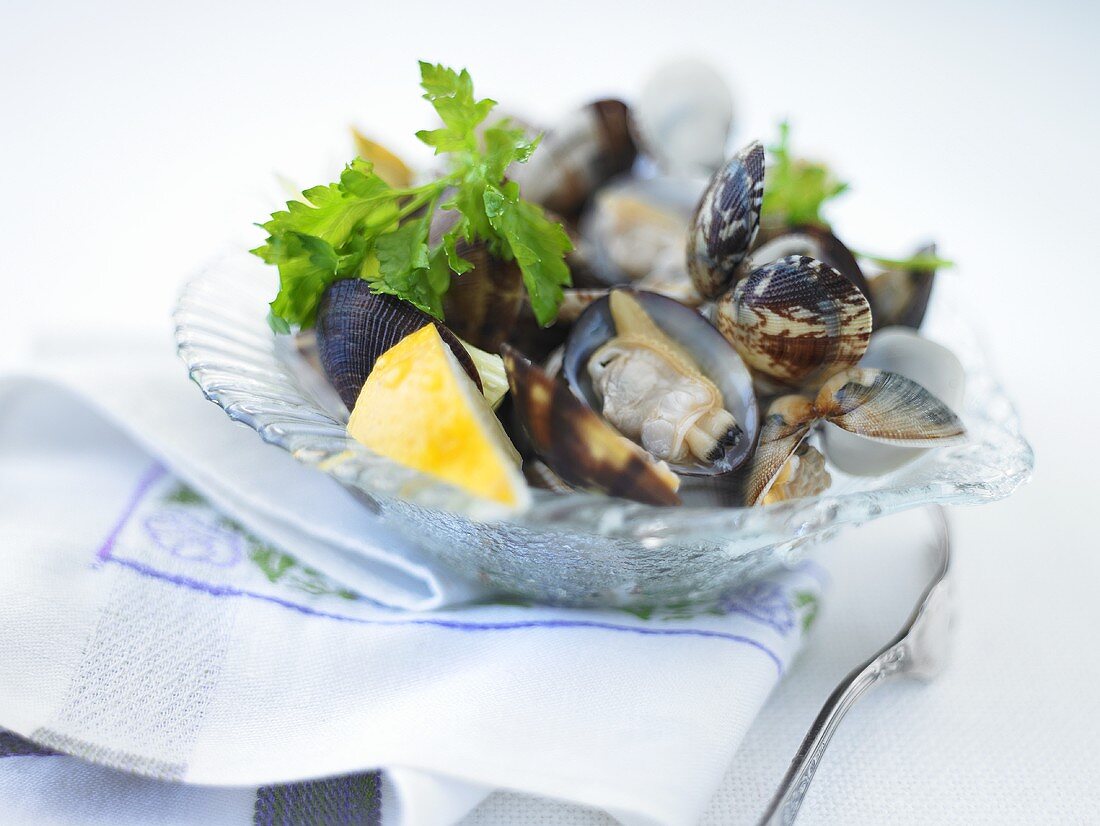 Clams with lemon