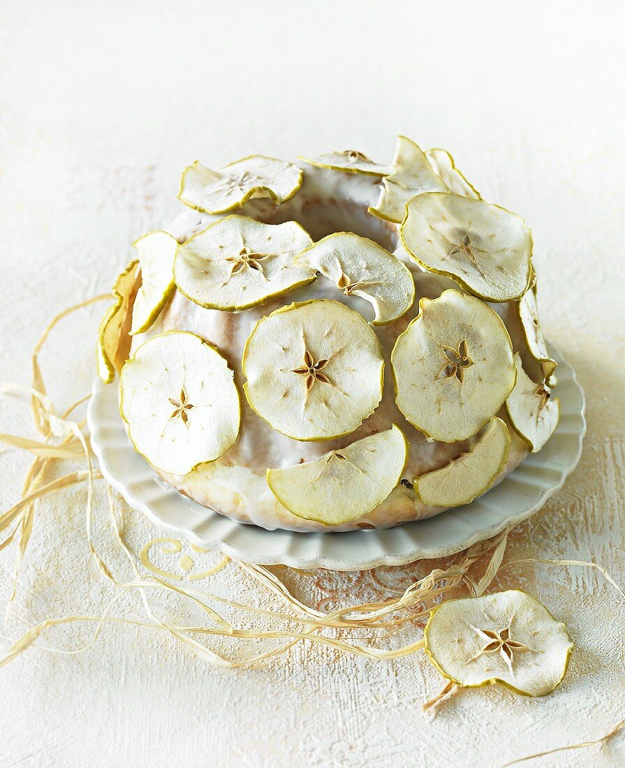 Apple gugelhupf with dried apple slices