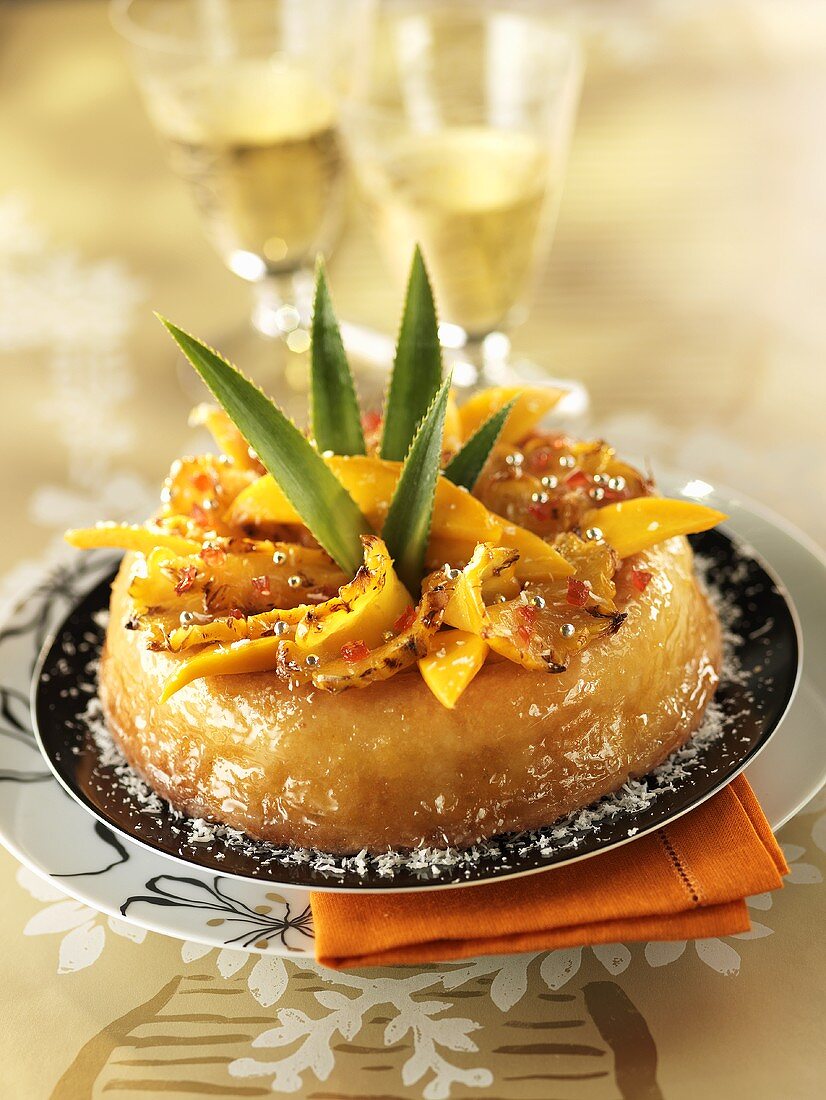 Savarin mit exotischen Früchten