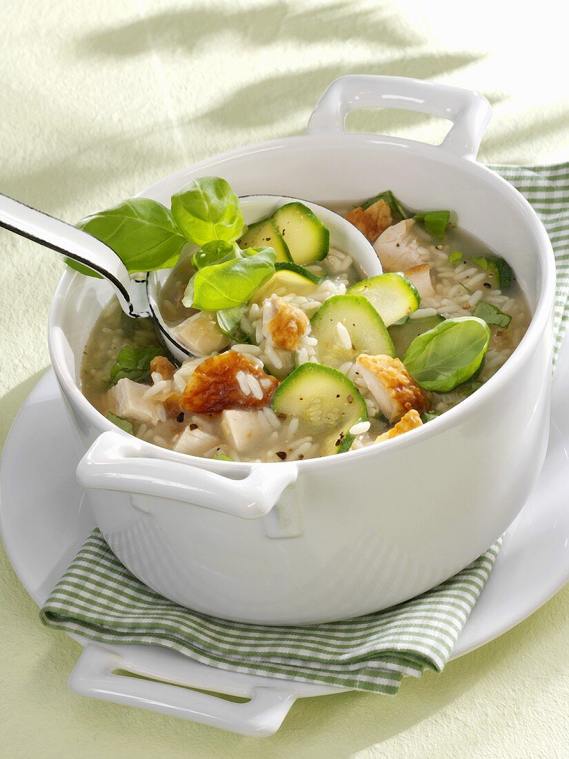 Chicken and rice stew with courgettes and basil