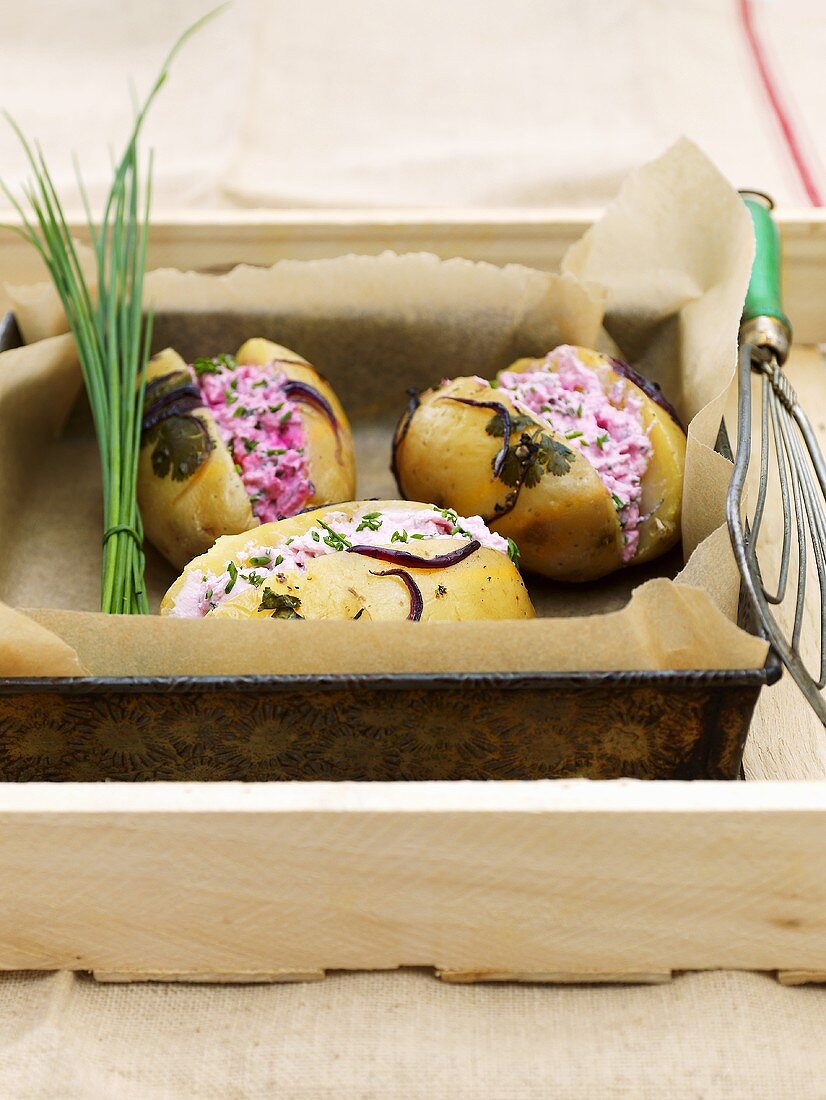 Baked potatoes filled with ricotta and beetroot