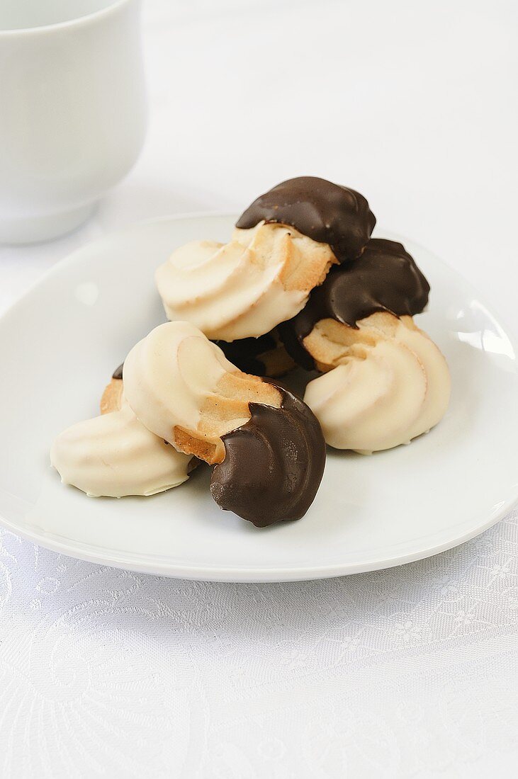 Viennese fingers decorated with white and dark chocolate