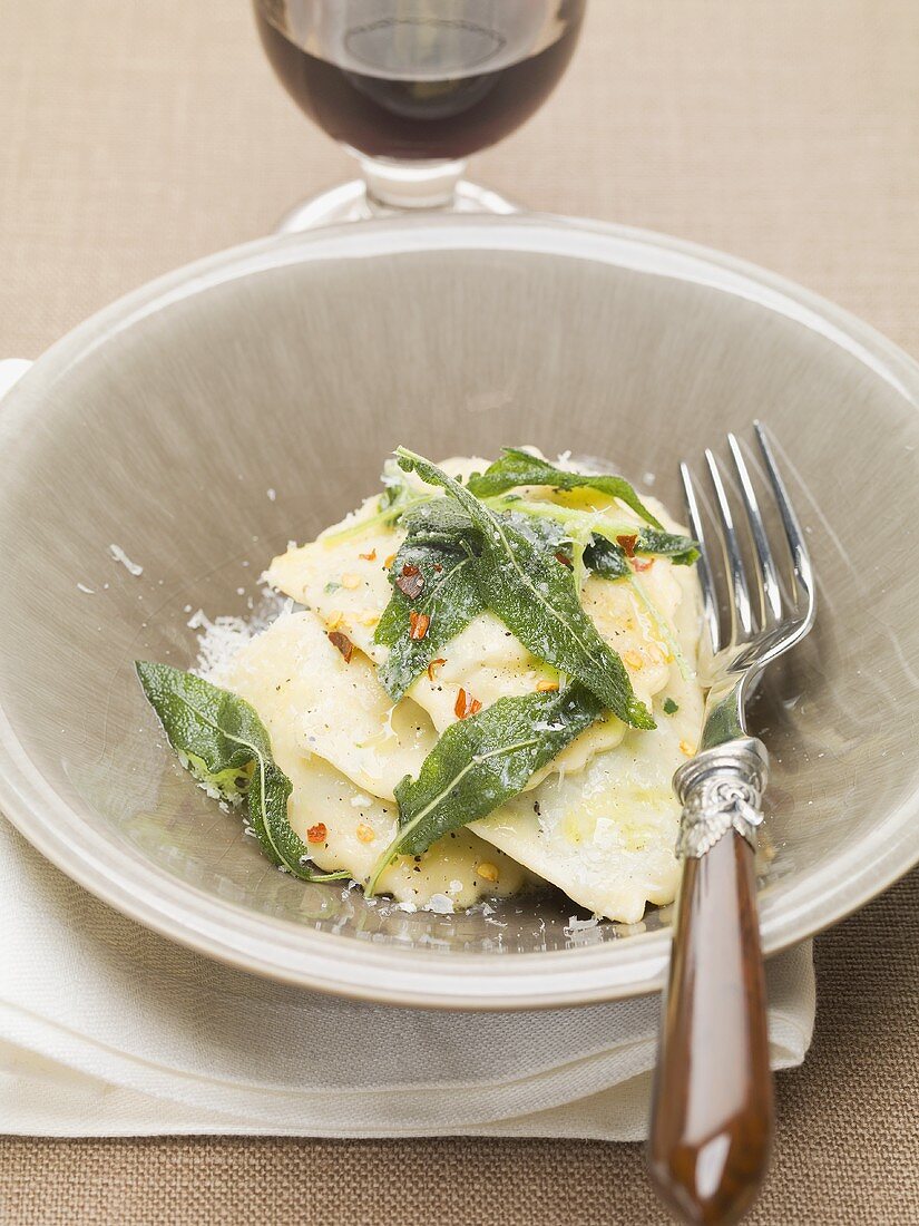 Ravioli alla salvia piccante (Ravioli with sage butter, Italy)