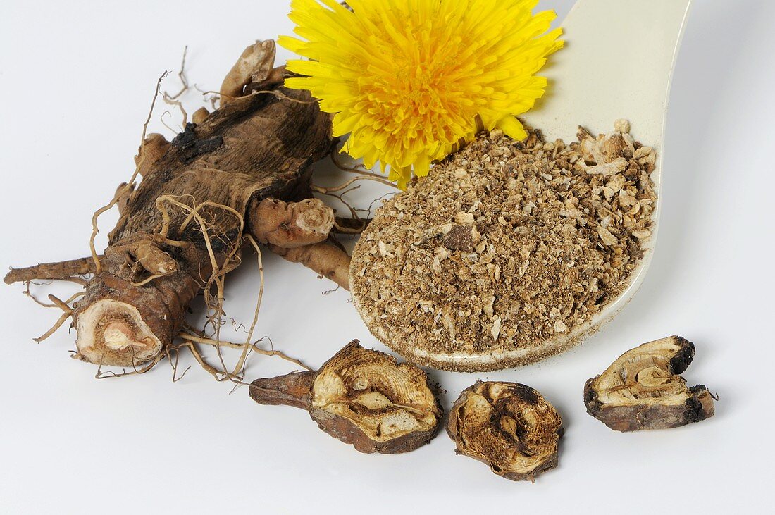Whole and ground dandelion root with flower