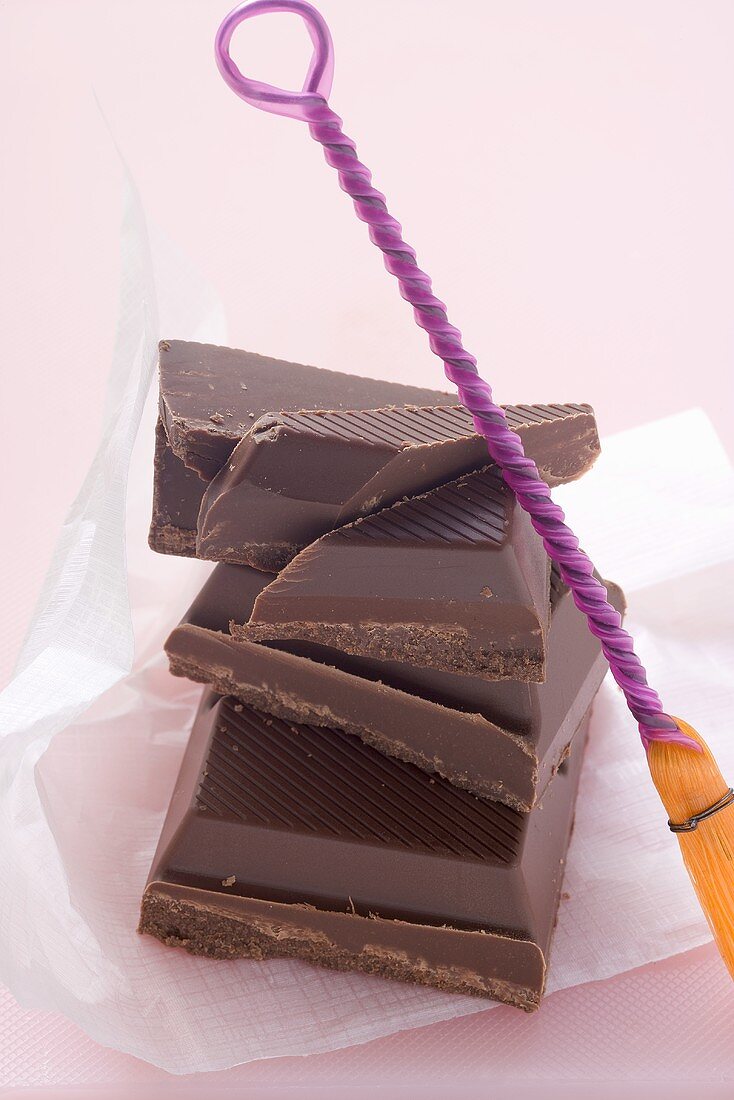 Schokoladenkuvertüre mit Backpinsel