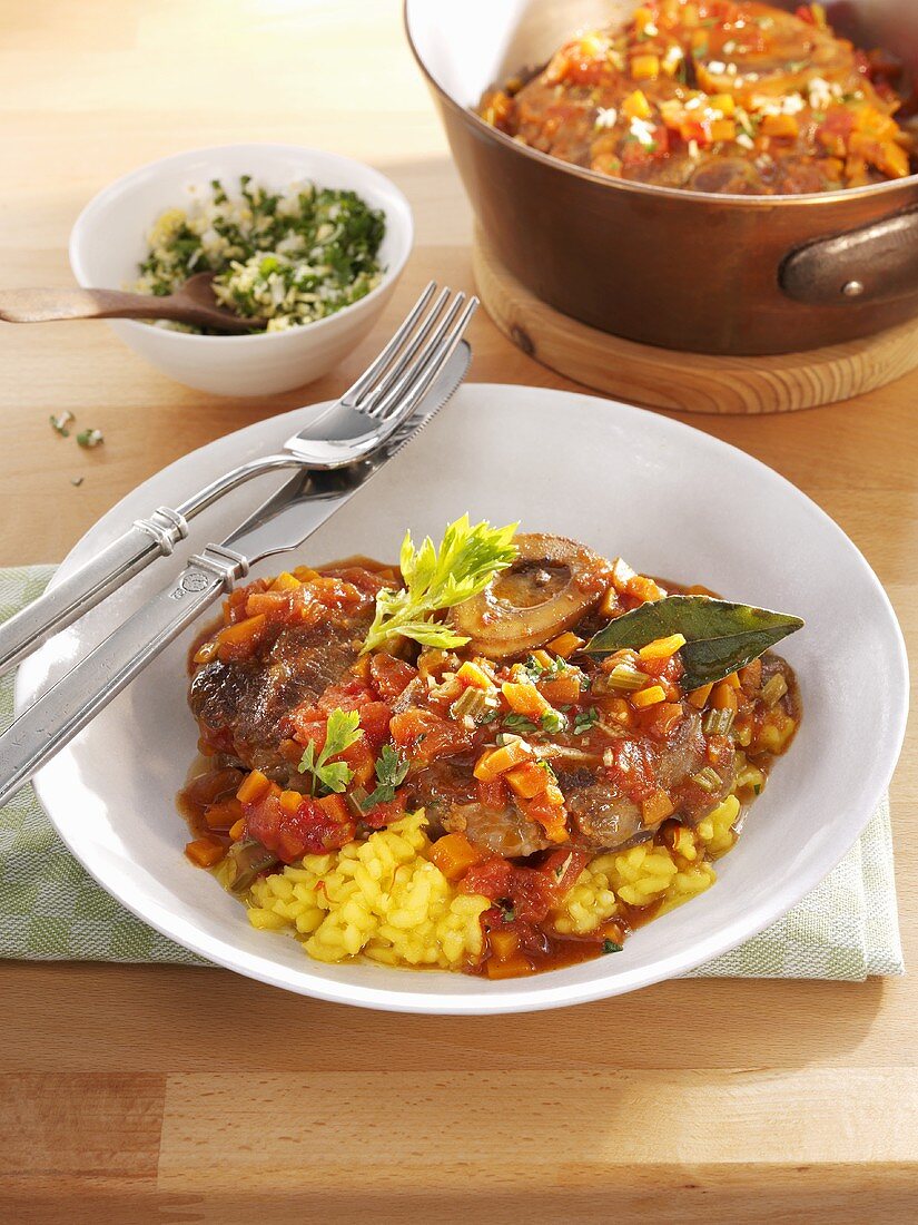 Ossobuco alla milanese (Braised slices of veal shank)