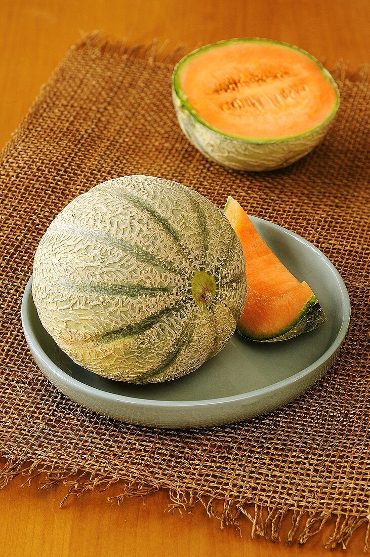 Cantaloupe melon (whole, half and slice)