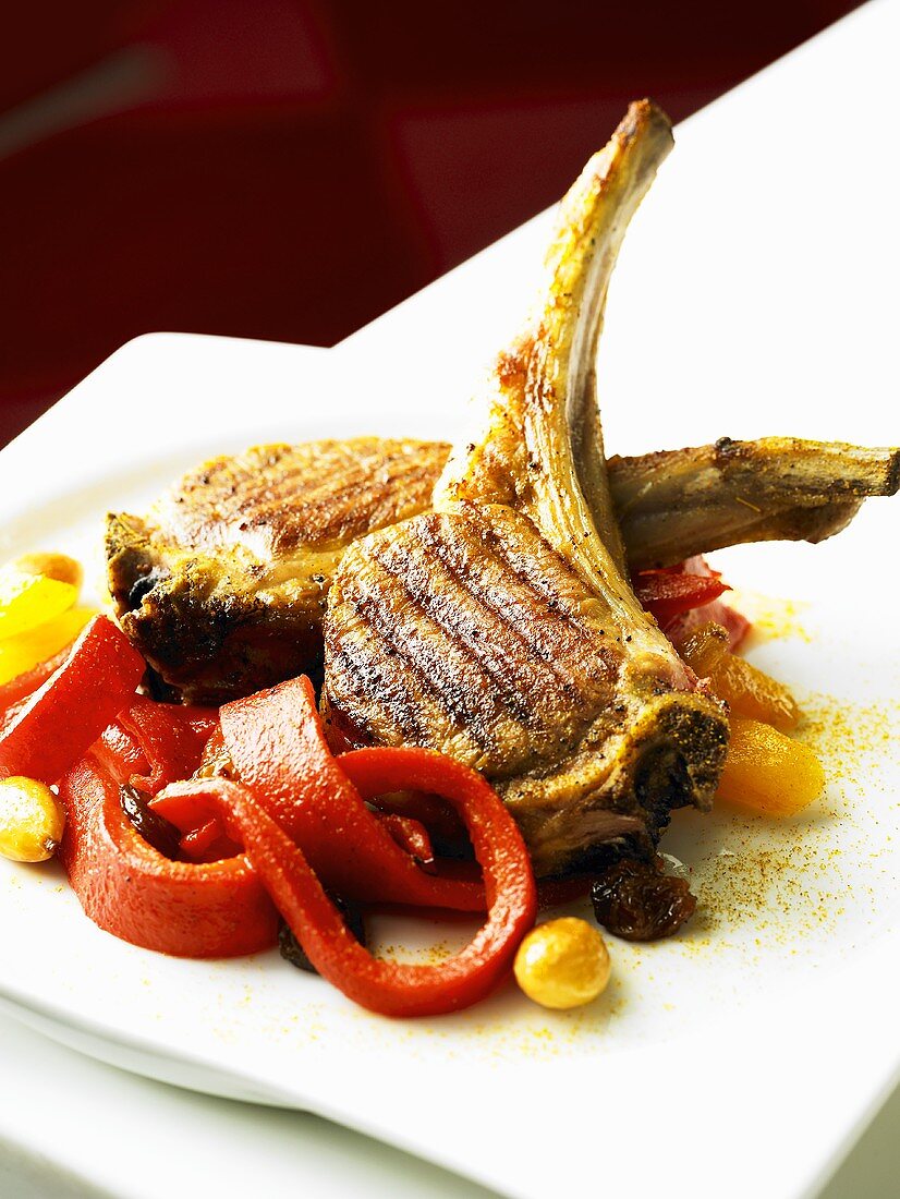 Grilled lamb chops on peppers and raisins