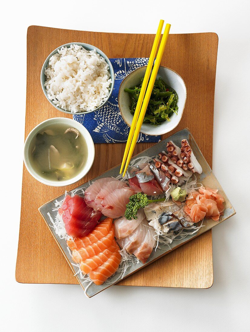 Sashimi with soup, rice and vegetables