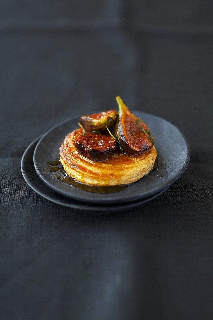 Fig puff pastry tart with orange caramel and thyme