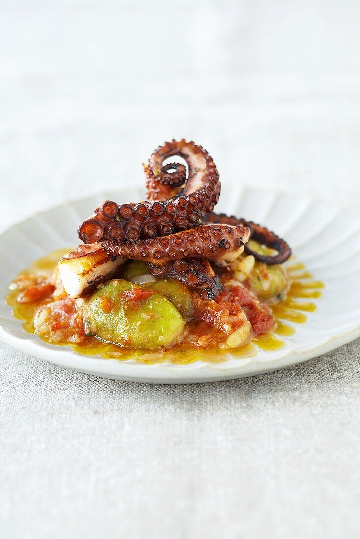 Pulpo auf Tomaten-Feigen-Gemüse