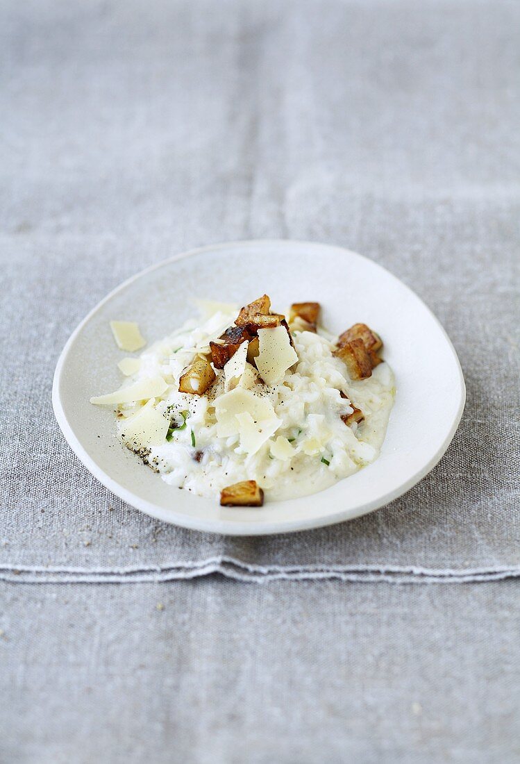 Risotto mit gebratenen Topinambur-Würfeln und Parmesan