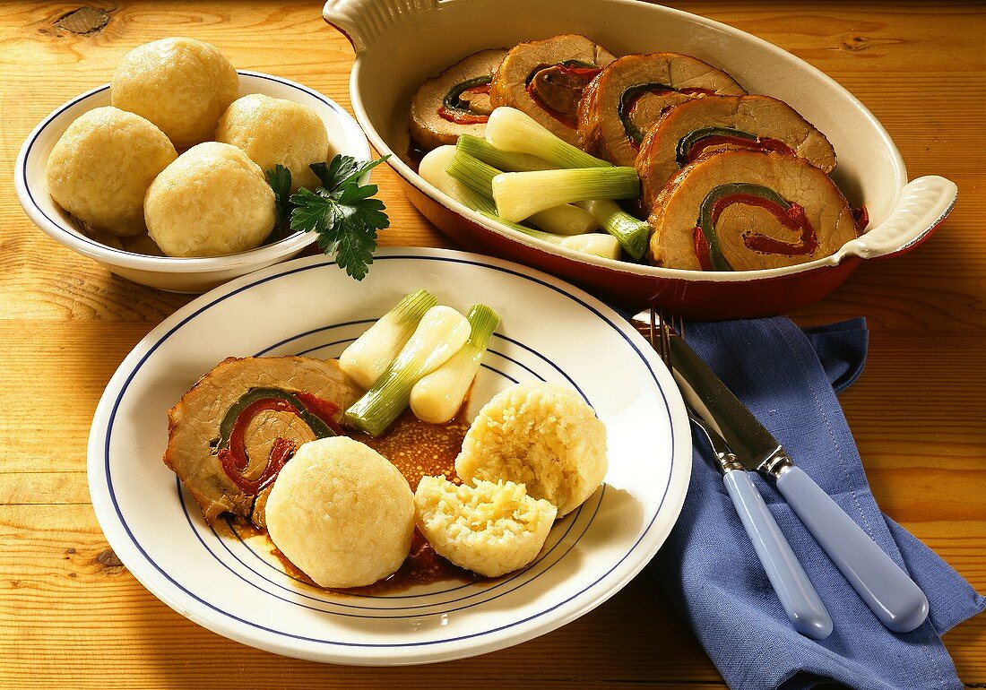 Hearty Rolled Roast with Bell Pepper