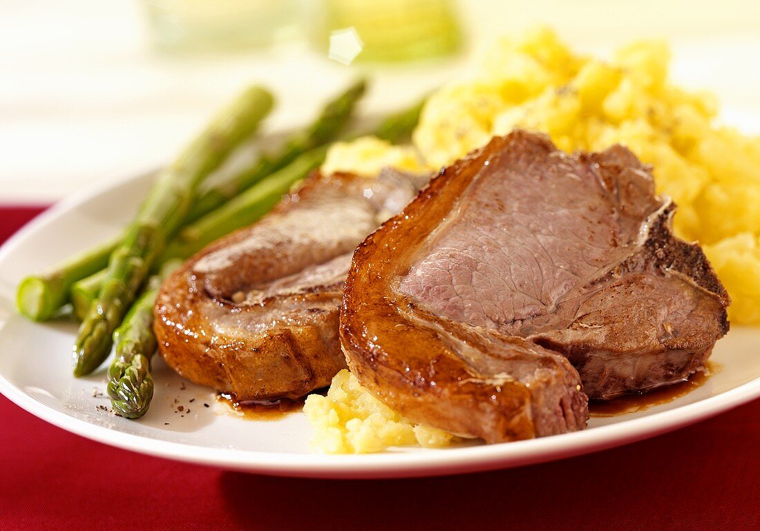 Lamb chops with mashed potato and green asparagus