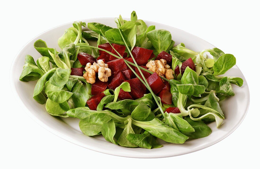 Feldsalat mit Rote Bete und Walnüssen